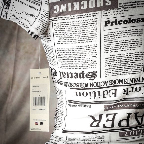 NWT 🌟 Host Pick 🌟 MADDEN GIRL NEWS PRINT CINCHED T-SHIRT DRESS - Large - Picture 5 of 6